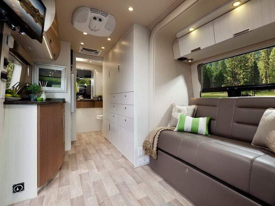 Интерьер Leisure Travel Vans Free Spirit SS (Br.906) 2013 года  (фото 2 из 12)